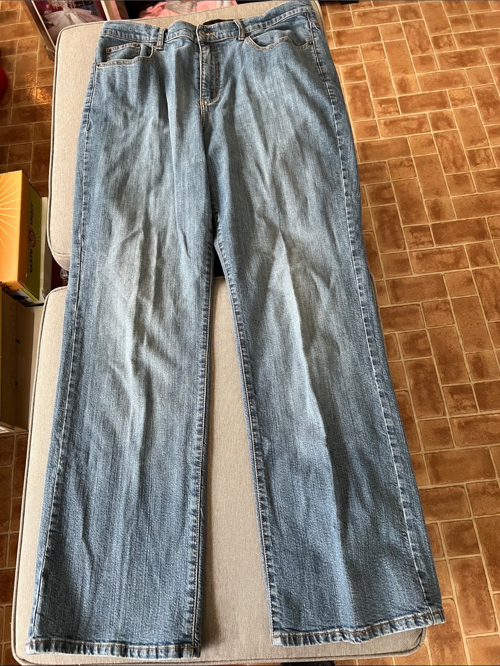 Women’s Light Blue Straight-Leg Jeans